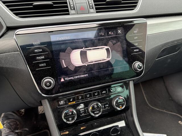 Skoda SUPERB Combi 1.4 TSI ACT Style AUTOMAAT / PANORAMADAK / TREKHAAK / STOELVERW / XENON / NAVI / CARPLAY / DAB+ / NL-AUTO