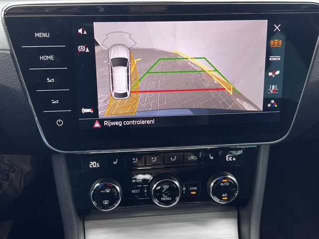 Skoda SUPERB Combi 1.4 TSI iV PHEV Business Edition Plus / Dealer onderhouden / 1.600 kg trekgewicht / EAER bereik 62 km / Digitaal dashboard / Stuur-, stoel- en voorruitverwarming / Adaptive CC / Dode hoek detectie /