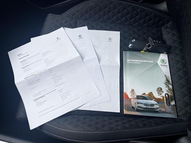 Skoda SUPERB Combi 1.4 TSI iV PHEV Business Edition Plus / Dealer onderhouden / 1.600 kg trekgewicht / EAER bereik 62 km / Digitaal dashboard / Stuur-, stoel- en voorruitverwarming / Adaptive CC / Dode hoek detectie /