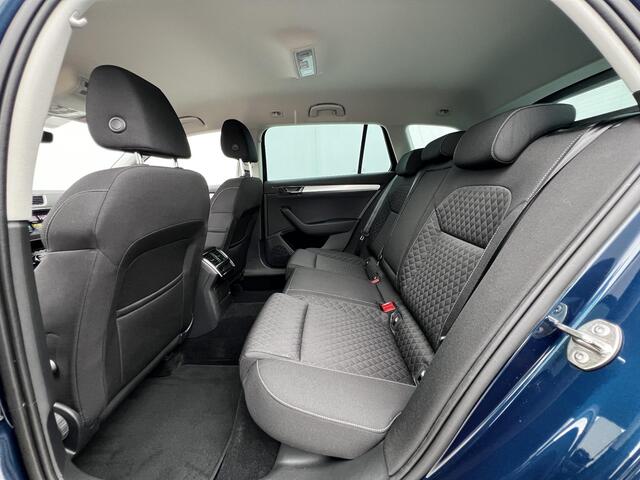 Skoda SUPERB Combi 1.4 TSI iV PHEV Business Edition Plus / Dealer onderhouden / 1.600 kg trekgewicht / EAER bereik 62 km / Digitaal dashboard / Stuur-, stoel- en voorruitverwarming / Adaptive CC / Dode hoek detectie /