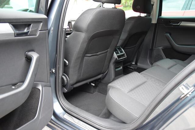 Skoda SUPERB Combi 1.5 TSI 150PK ACT Business Edition DSG Automaat | Org. NL | BOVAG Garantie | Trekhaak | Apple Carplay/Android Auto | Full LED | PDC Achter | Cruise&Climate Control |
