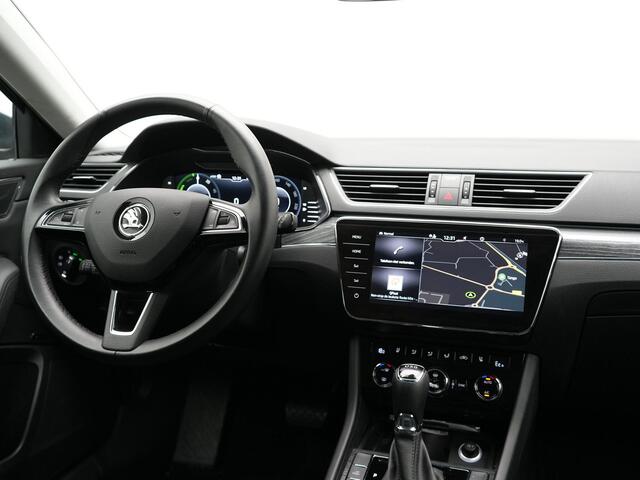 Skoda SUPERB Combi 1.4 TSI iV Business Edition Plus Plug In Hybrid 218pk Dealer O.H PHEV | Adaptive Cruise | 360 Camera | Lederen Sportstoelen Memory & Ventilatie | Keyless | Apple Carplay | Stuurverwarming | Navigatie | Virtual | DAB