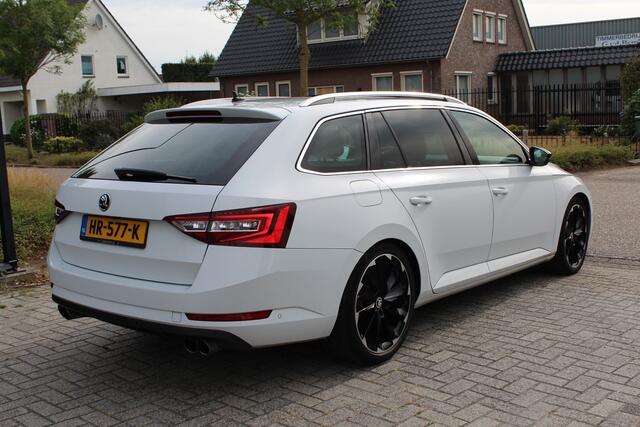 Skoda SUPERB Combi 1.8 TSI 235PK E6 DSG7 Style Business ? vol opties ? Panorama dak ? Dealer onderhouden