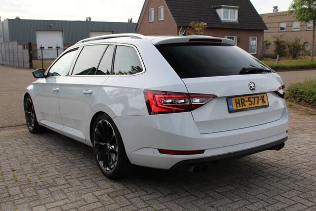 Skoda SUPERB Combi 1.8 TSI 235PK E6 DSG7 Style Business ? vol opties ? Panorama dak ? Dealer onderhouden