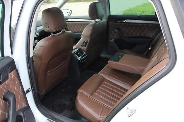 Skoda SUPERB Combi 1.8 TSI 235PK E6 DSG7 Style Business ? vol opties ? Panorama dak ? Dealer onderhouden