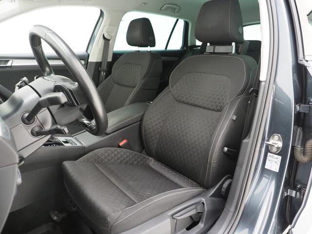 Skoda SUPERB Combi 1.4 TSI iV 218PK | Camera | Trekhaak | Keyless | Adaptive Cruise | BLIS | DAB | Carplay