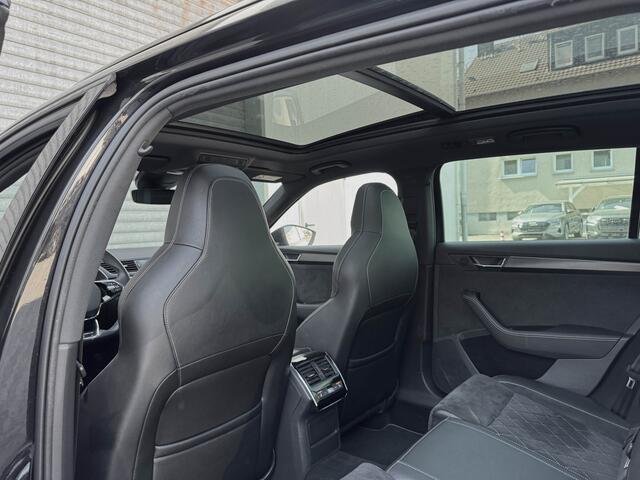 Skoda SUPERB Combi 1.4 TSI iV Sportline Business Pano Matrix Canton 19-Inch Trekh Keyless Elektr. stoelen VOL!