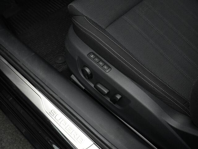 Skoda SUPERB Combi 1.4 TSI iV 218 pk DSG Business Edition Plus | Geheugenstoel | Matrix LED | Stoel-/achterbankverwarming | Achteruitrijcamera | Navigatie