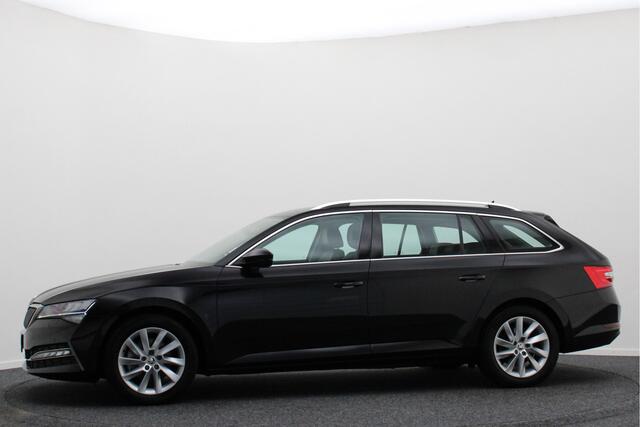 Skoda SUPERB Combi 1.4 TSI iV Business Edition Plus Leer, Camera, Apple Carplay, Elektr. Stoel, LED, Trekhaak, PDC