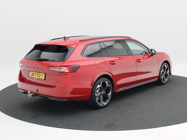 Skoda SUPERB Combi 1.5 TSi 204 Pk PHEV Automaat Sportline Business | Panoramadak | Trekhaak | Head-Up | 19 Inch | Stoelverwarming | Camera