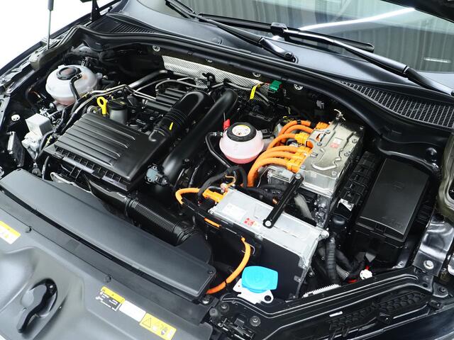 Skoda SUPERB Combi 1.4 TSI iV Laurin & Klement | Panoramadak | Massage | Canton | Camera | Keyless | Adaptive Cruise