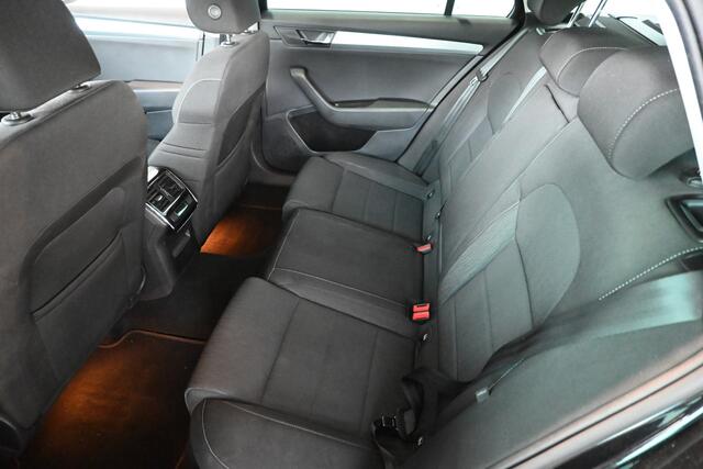 Skoda SUPERB Combi 1.4 TSI ACT Ambition Business Automaat Navigatie Stoelverwarming LED Inruil Mogelijk!