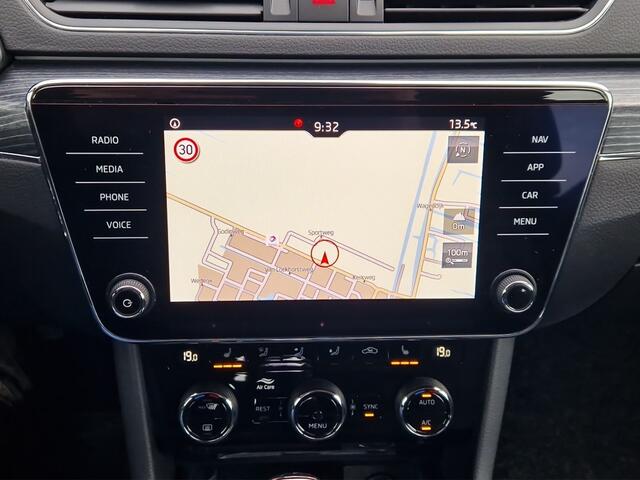 Skoda SUPERB Combi 1.5 TSI Business Edition Trekhaak - Carplay - NL Auto