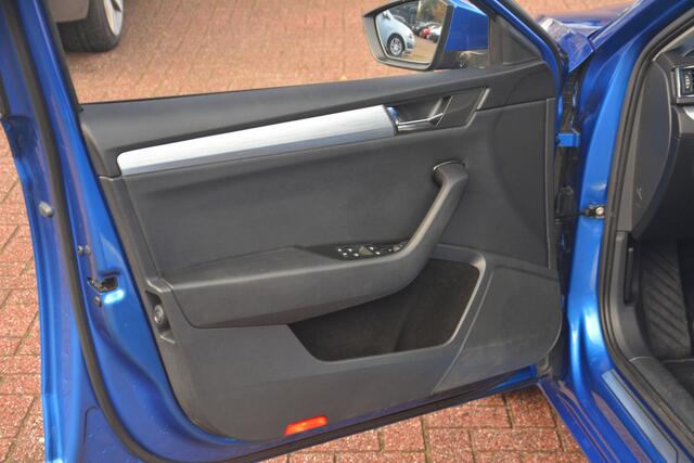 Skoda SUPERB Combi 1.5 TSI ACT Business Edition | Carplay | Clima | Stoelverwarming | PDC V+A | Cruise-control |