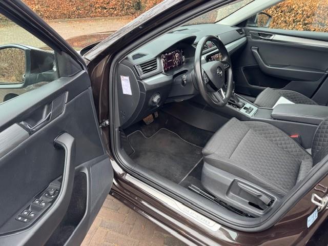 Skoda SUPERB COMBI 1.4TSI Iv Business Edition Plus/VIRTDASH/NAVIGATIE/MATRIX LED