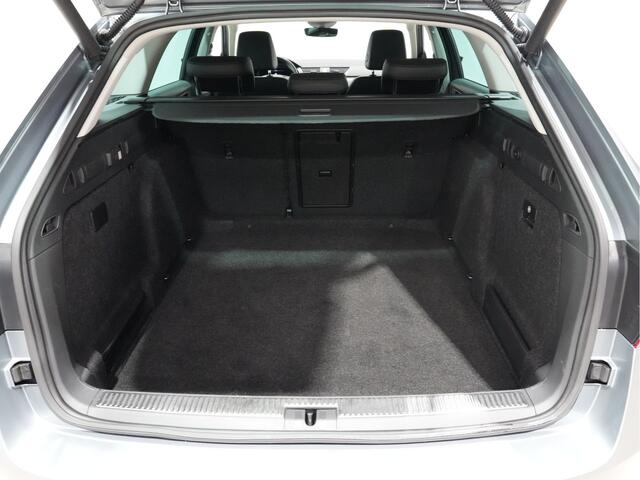 Skoda SUPERB Combi 1.5 TSI 150pk DSG ACT Business Trekhaak Navigatie MemorySeat Leer Canton Privacy glass 72