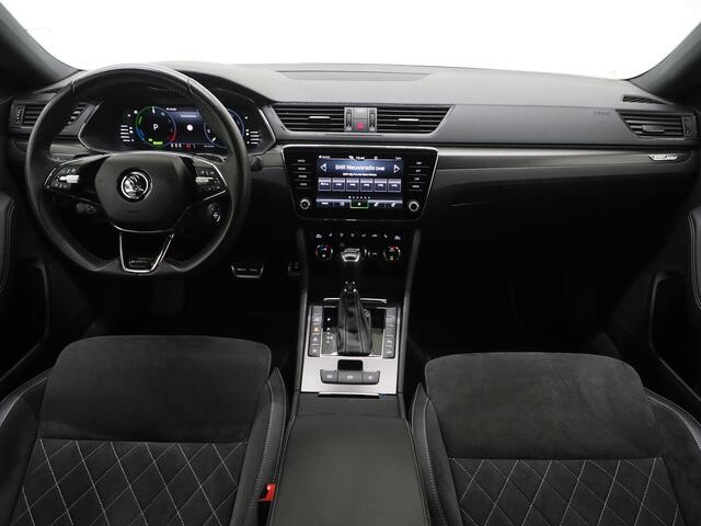 Skoda SUPERB Combi 1.4 TSI iV Sportline | Sportstoelen | Adaptive Cruise | Trekhaak | Keyless | Camera | Memory | Sfeerlicht