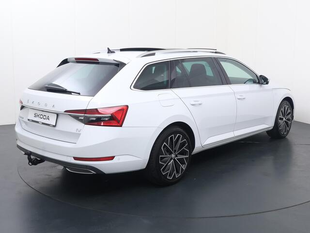 Skoda SUPERB Combi 1.4 TSI iV Laurin & Klement Edition | 218 PK | SoH 97% | Trekhaak | Panoramadak | 360 graden camera | Canton Audio | Lederen bekleding | Matrix LED koplampen |