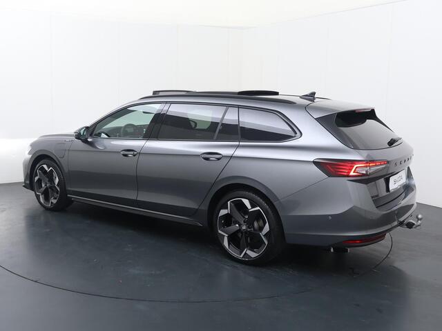 Skoda SUPERB Combi 1.5 TSI PHEV Sportline Business | 150 PK | SoH 100% | Trekhaak | Panoramadak | Top area view 360 graden | Head-up display | Lederen bekleding | Canton soundsystem |