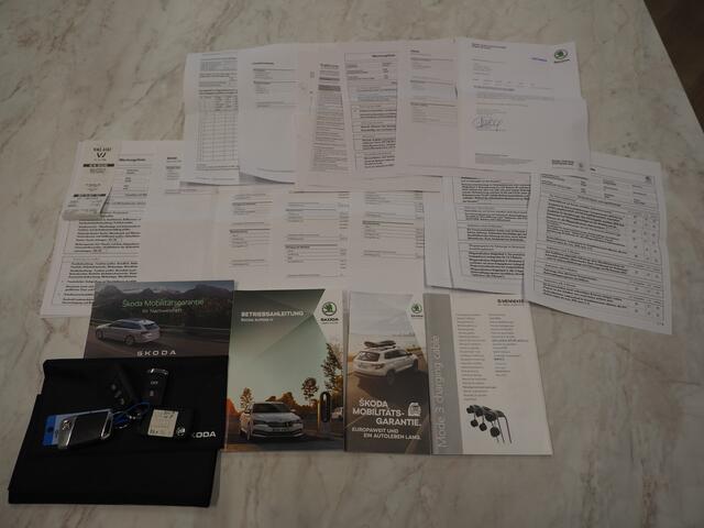 Skoda SUPERB Combi 1.4 TSI iV 218PK Style | Massage | Trekhaak | Camera | Adaptive Cruise | Keyless | Virtual | Memory | Carplay