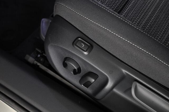 Skoda SUPERB Combi First Edition 1.5 MHEV 150 pk TSI e | Navigatie | Parkeercamera | Verwarmbare voorstoelen en achterbank | 18 inch Lichtmetalen velgen | Verlengde garantie