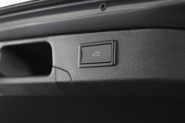 Skoda SUPERB Combi First Edition 1.5 MHEV 150 pk TSI e | Navigatie | Parkeercamera | Verwarmbare voorstoelen en achterbank | 18 inch Lichtmetalen velgen | Verlengde garantie