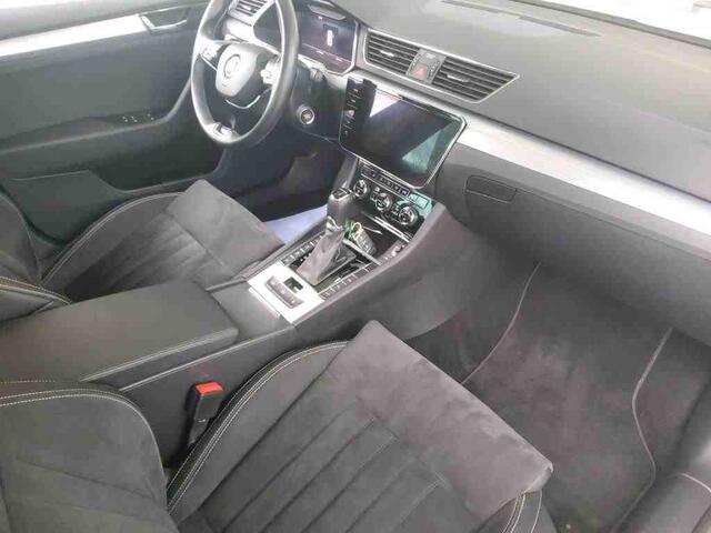 Skoda SUPERB Combi 1.4 TSI iV 218pk PHEV Business Plus / Panoramadak / Trekhaak / Alcantara / Wordt Verwacht