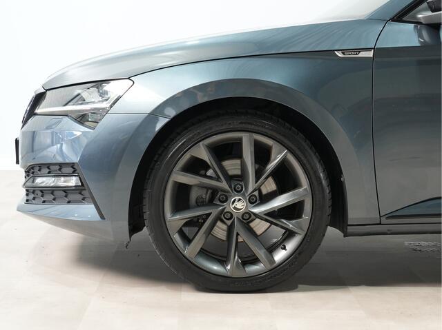 Skoda SUPERB Combi 1.4 TSI iV 218pk Sportline Business Pano. Navi. Trekhaak 360 Camera stoel/Stuurverw. Android/Carplay 240