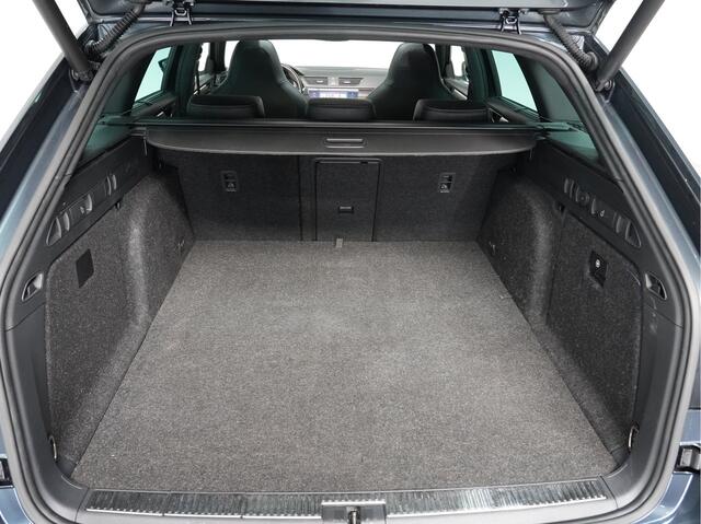 Skoda SUPERB Combi 1.4 TSI iV 218pk Sportline Business Pano. Navi. Trekhaak 360 Camera stoel/Stuurverw. Android/Carplay 240