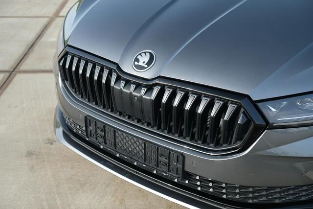 Skoda SUPERB Combi 1.5 TSI PHEV Sportline | PANO | TREKHAAK | 19" TORCULAR VELGEN | DCC | HEAD-UP DISPLAY