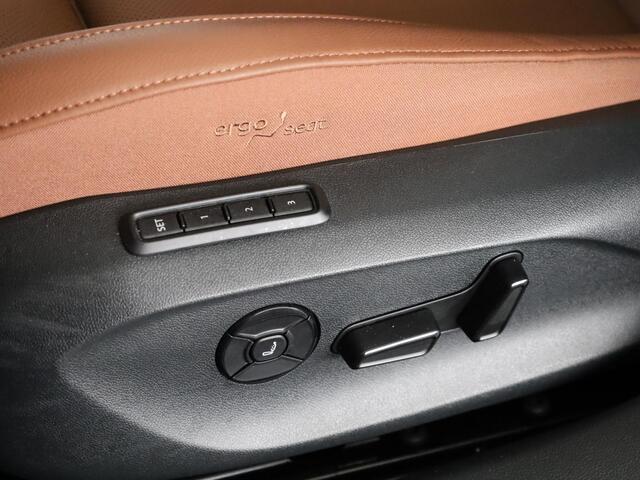 Skoda SUPERB Combi 1.5 TSI MHEV Business Edition 150 pk DSG | Verlengde garantie | Navigatie | Panoramadak | Parkeersensoren | 360° Camera | Matrix LED koplampen | Stoelverwarming | voorstoelen met massagefunctie en geventileerd