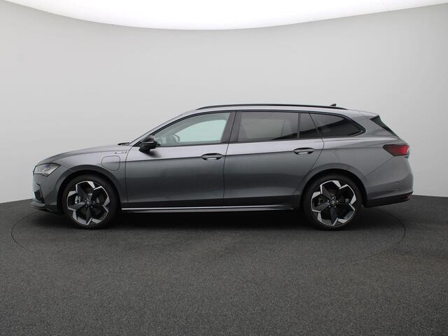 Skoda SUPERB Combi 1.5 TSI PHEV Sportline Business 204PK DSG 360gr. Camera, Head-Up Display, Stoelverwarming, Canton Audio, Side Assist, 19" LM Velgen