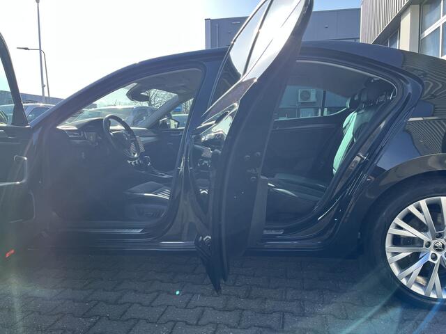 Skoda SUPERB 1.5 TSI ACT Business Edition DSG ECC Trekhaak 1600kg trekgewicht Stoelverwarming Cruise controle Stoelmemorie Virtual display Stuurwielbediening Navigatiesysteem