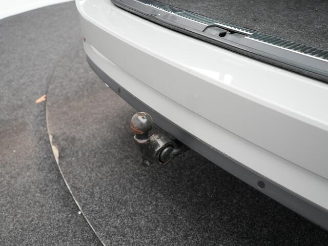 Skoda SUPERB Combi 1.4 TSI iV Sportline Business Plug In Hybrid 218pk Dealer O.H. PHEV | Trekhaak Af Fabriek | Adaptive Cruise | 360 Camera | Canton Audio | Alcantara Sportstoelen Memory & Verwarmd | Sfeerverlichting | Stuur Verwarmd | Keyless | Crystal LED | DAB |