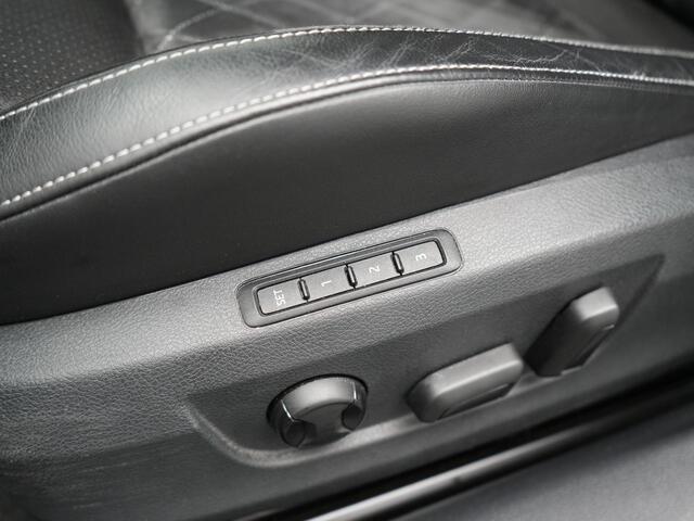 Skoda SUPERB Combi 1.4 TSI iV Sportline Business Plug In Hybrid 218pk Dealer O.H. PHEV | Trekhaak Af Fabriek | Adaptive Cruise | 360 Camera | Canton Audio | Alcantara Sportstoelen Memory & Verwarmd | Sfeerverlichting | Stuur Verwarmd | Keyless | Crystal LED | DAB |