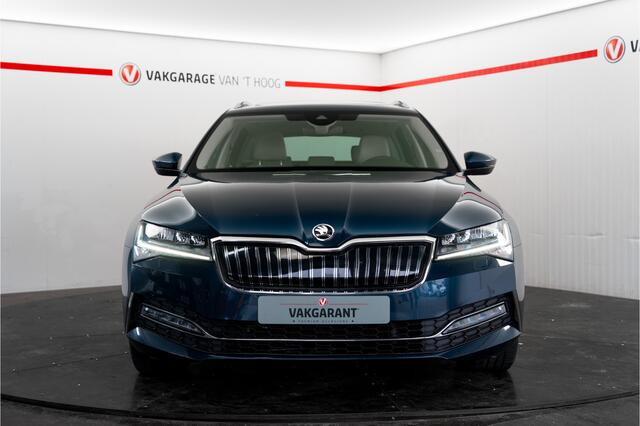 Skoda SUPERB Combi 1.4 TSI iV Business Edition Plus Complete auto! inc. Fietsen drager en ski koffer!