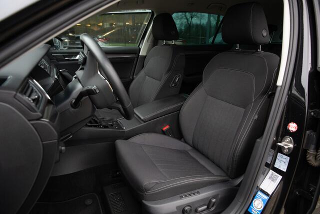 Skoda SUPERB Combi 1.4 TSI iV Business , Virtual cockpit, Canton, Carplay,