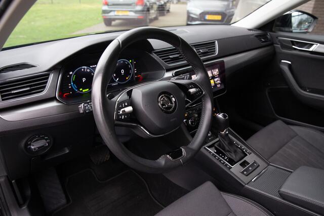 Skoda SUPERB Combi 1.4 TSI iV Business , Virtual cockpit, Canton, Carplay,