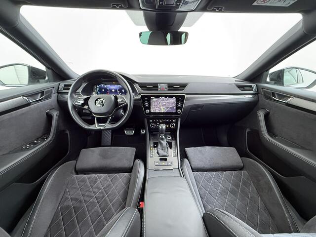 Skoda SUPERB Combi T218PK iV PHEV AUT-6 Sportline BS Elektr.+Geheugen-Sport-Stoelen+Verwarmd Trekhaak Virtual Cockpit Matrix Led Navi Ecc Adap.Cruise Camera Apple Carplay Auto Pdc 1.4t- Plug-in-hybride Achterbank+Stuurverwarming Led Elek.Achterklep Lmv 19" Keyless Dod