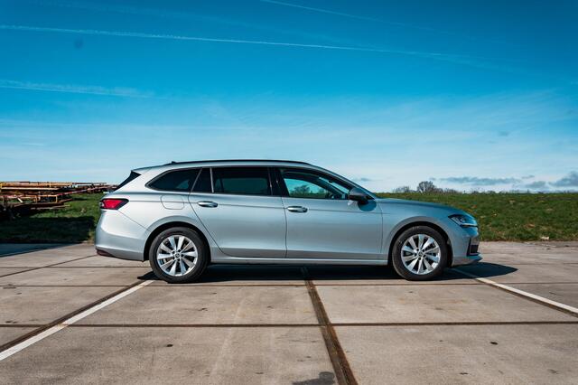 Skoda SUPERB Combi 1.5 TSI MHEV First Edition | TREKHAAK | CAMERA | LED | ALL SEASON BANDEN