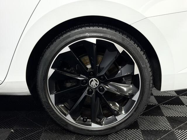 Skoda SUPERB Combi 1.4 TSI iV Sportline Business Half leder, Camera, Apple carplay, Memery stoelen, Stoelverwarming, Keyless start, Cruise control, Virtual desk