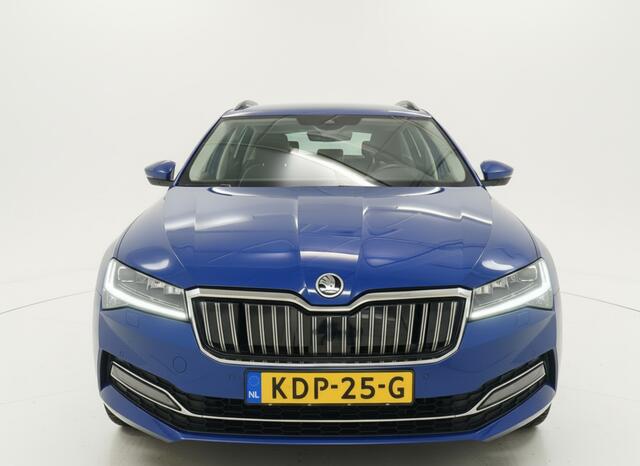 Skoda SUPERB Combi iV 218PK DSG HYBRID BUSINESS TREKHAAK/NAVI/CANTON-AUDIO
