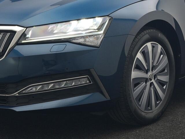 Skoda SUPERB Combi 1.4 TSI iV Ambition PHEV 218pk Dealer O.H. | Camera | Lederen Sportstoelen Memory & Verwarmd | Keyless | Apple Carplay | Virtual Cockpit | Navigatie | Cruise Control | DAB | Plug In Hybrid