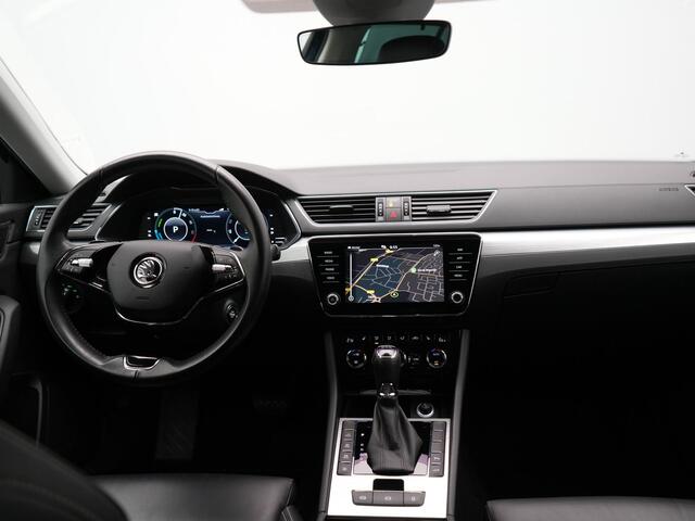 Skoda SUPERB Combi 1.4 TSI iV Ambition PHEV 218pk Dealer O.H. | Camera | Lederen Sportstoelen Memory & Verwarmd | Keyless | Apple Carplay | Virtual Cockpit | Navigatie | Cruise Control | DAB | Plug In Hybrid