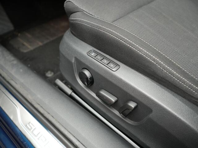 Skoda SUPERB Combi TSI iV Business Edition Plus Plug In Hybrid 218pk Dealer O.H. PHEV | Panodak | Cruise Control | Sportstoelen Memory & Verwarmd | Crystal LED | Apple Carplay | Virtual | DAB