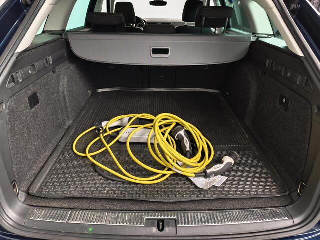 Skoda SUPERB Combi 1.4 TSI iV Business Edition l Schuifdak l Stoel/Stuurverwarming l Camera l Navigatie l