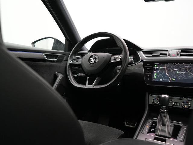 Skoda SUPERB Combi 1.4 TSI iV Sportline Business PHEV 218pk Dealer O.H. | Trekhaak Af Fabriek | Panodak | Adaptive Cruise | Camera | Alcantara Sportstoelen Verwarmd | Sfeerverlichting | Keyless | Stuur Verwarmd | Blis | Plug In Hybrid |