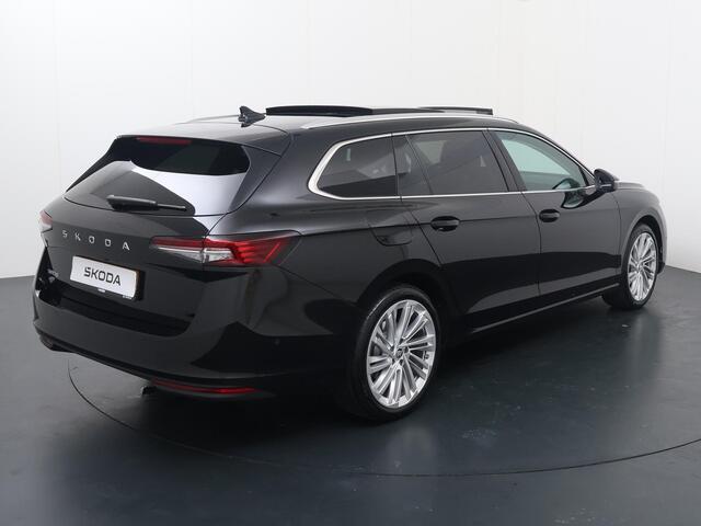 Skoda SUPERB Combi First Edition 1.5 TSI 150 PK DSG | Automaat | Panorama Dak | Navigatie | Adaptieve cruise control | 19'' Lichtmetalen velgen | Camera |