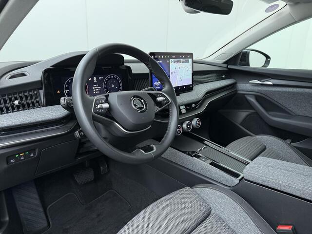 Skoda SUPERB Combi First Edition 1.5 TSI 150 PK DSG | Automaat | Panorama Dak | Navigatie | Adaptieve cruise control | 19'' Lichtmetalen velgen | Camera |