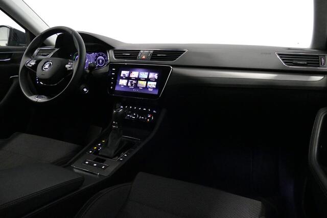 Skoda SUPERB Combi 1.4 TSI iV Business Edition / Elektr. verstelbare voorstoelen (links met memory) / Canton Sound System / Stoelverwarming voor & achter / Stuurwiel verwarming / Apple Carplay - Android Auto / Trekhaak (zwenkbaar) / Achteruitrijcamera / Dodehoek detec